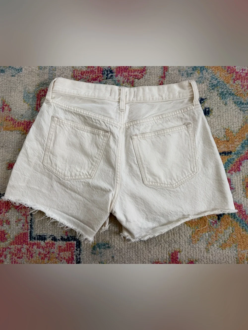 Abercrombie Baggy Low Rise Cream Shorts 25